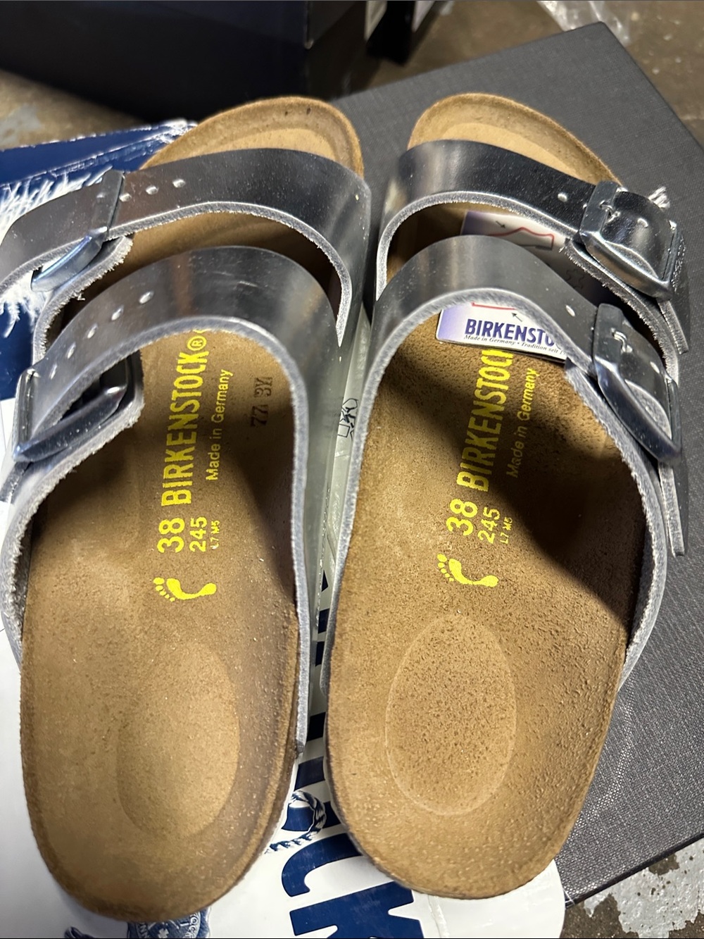 Birkenstock Arizona women’s Metallic Silver Two-Strap Sandals size 7 (38) - Picture 3 of 7